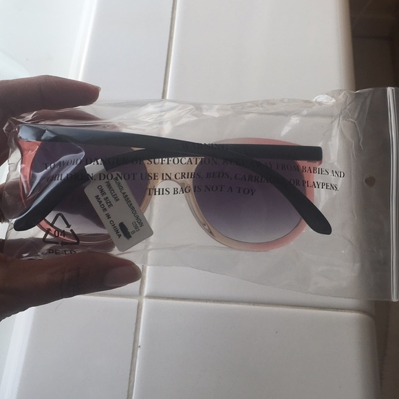 Forever 21 pink ombré sunglasses - Picture 6 of 7